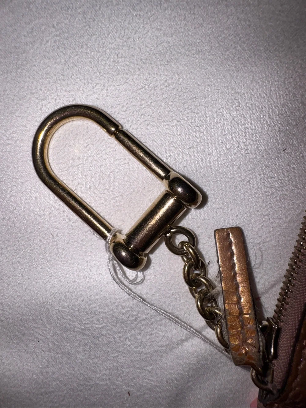 Gucci Metallic Rose Gold Embossed GG Key Pouch - Picture 3 of 5